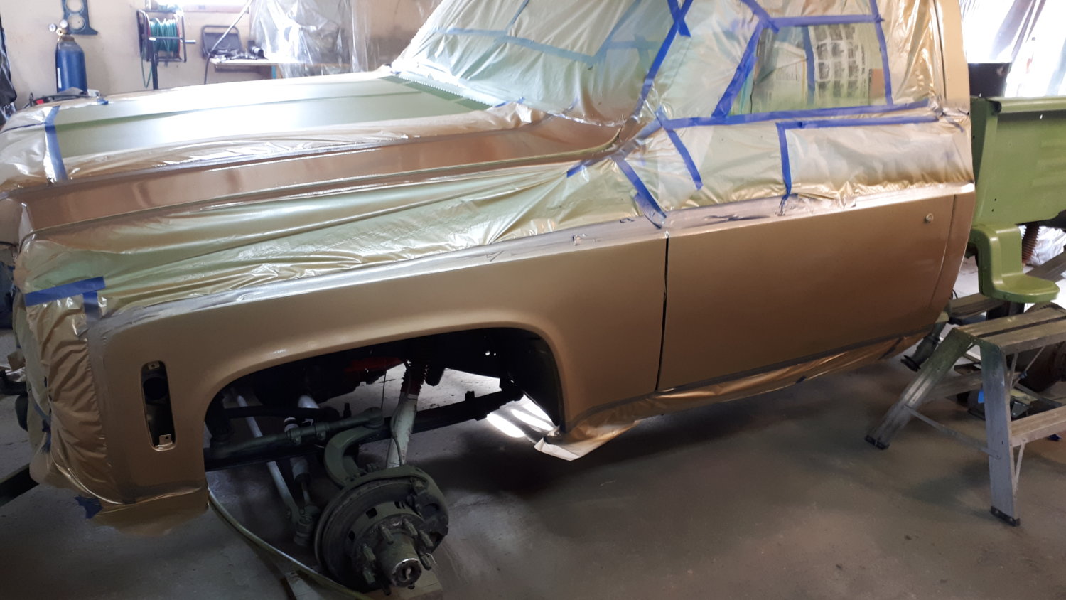 Drivers side gold sprayed...no runs! No sags! Next the black