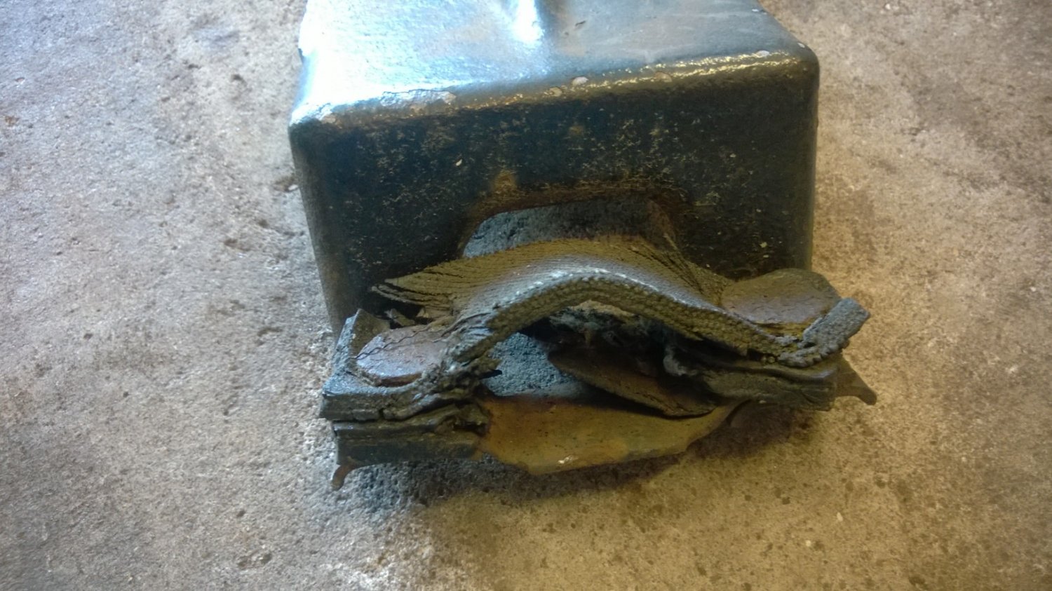 Exhaust mounts