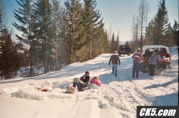fam_in_snow