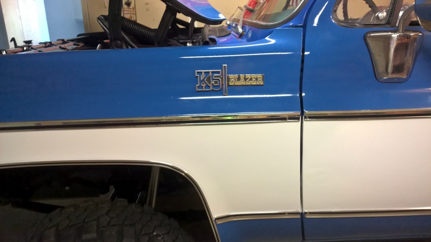 Fender emblem
