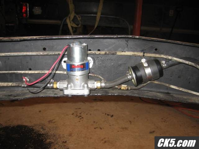 Fuel_pump_in_frame