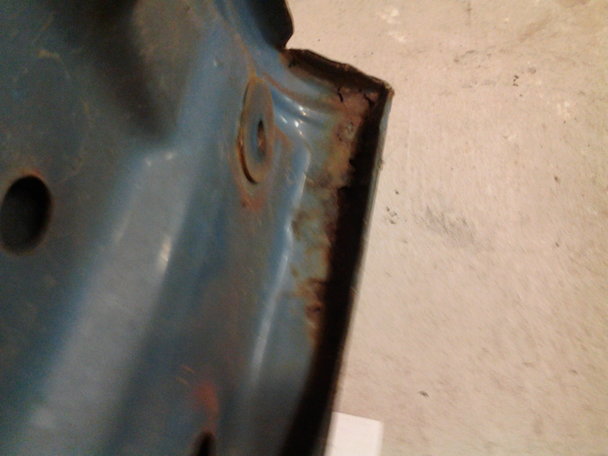 Hood Corner rust 2