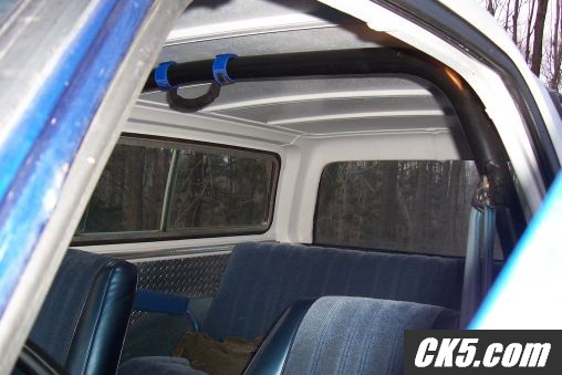int.3 roll bar