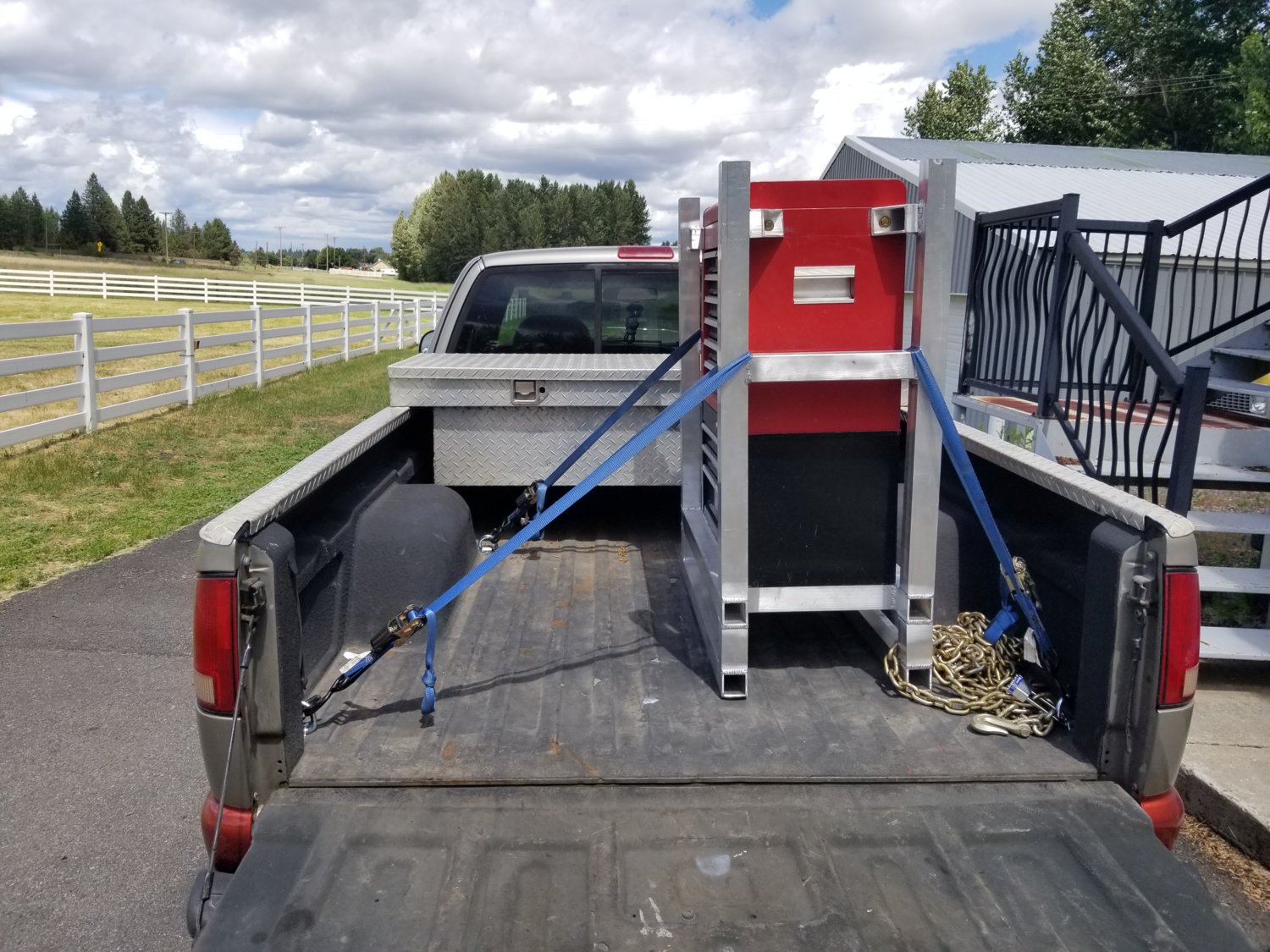 Mobile tool box, rear