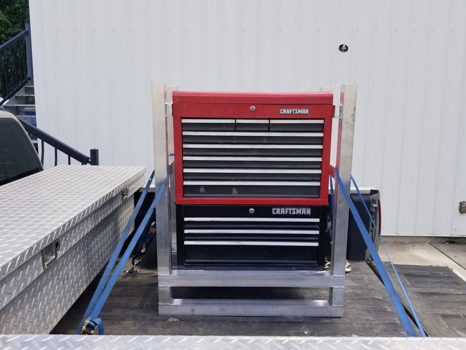 Mobile tool box, side