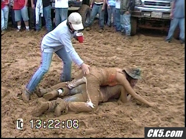 mud_girls_3