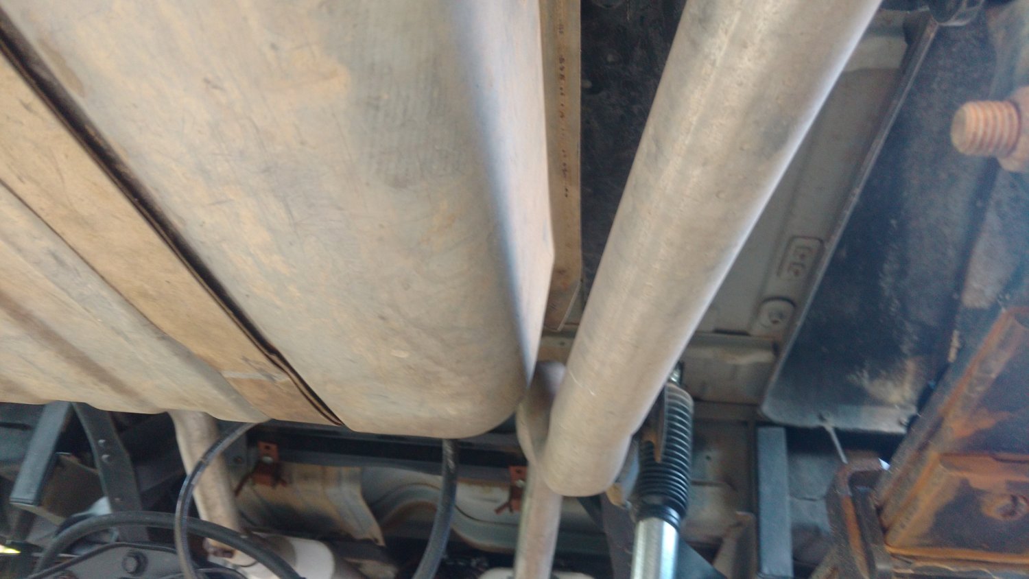 Pass side pipe