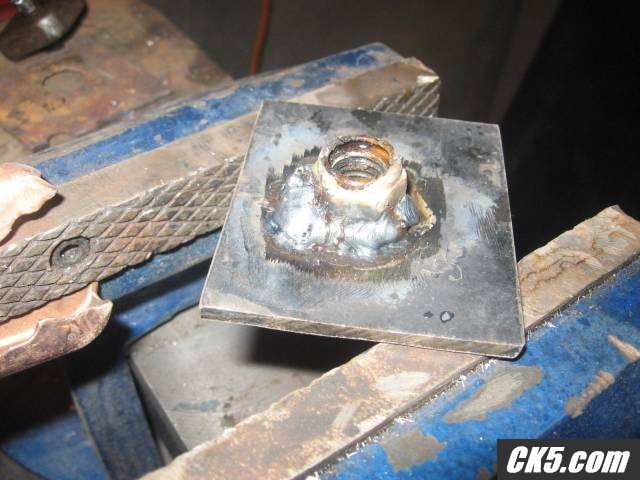 Plate_with_nut_welded