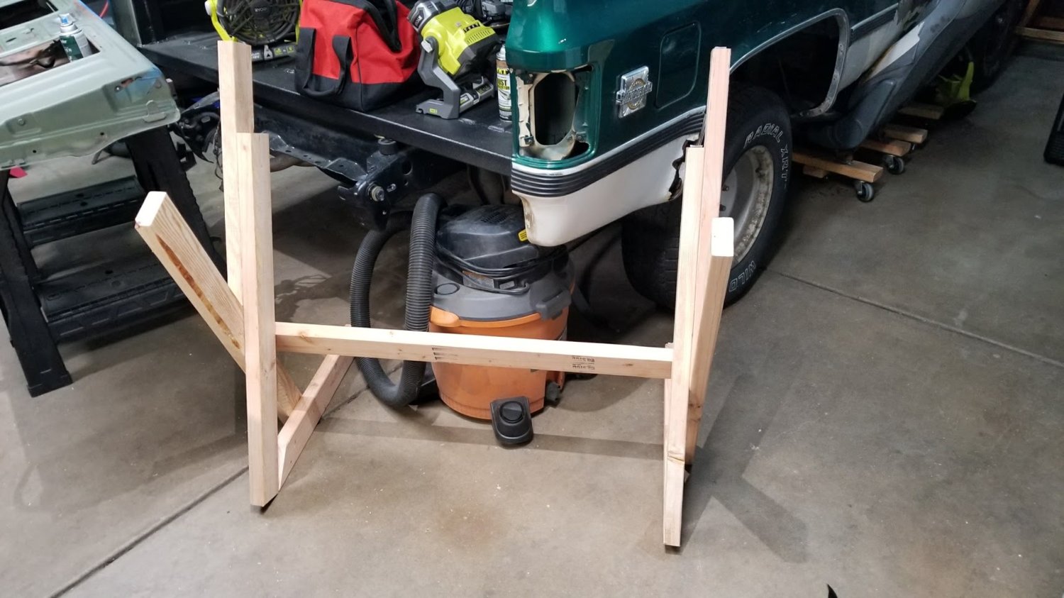 tailgate stand
