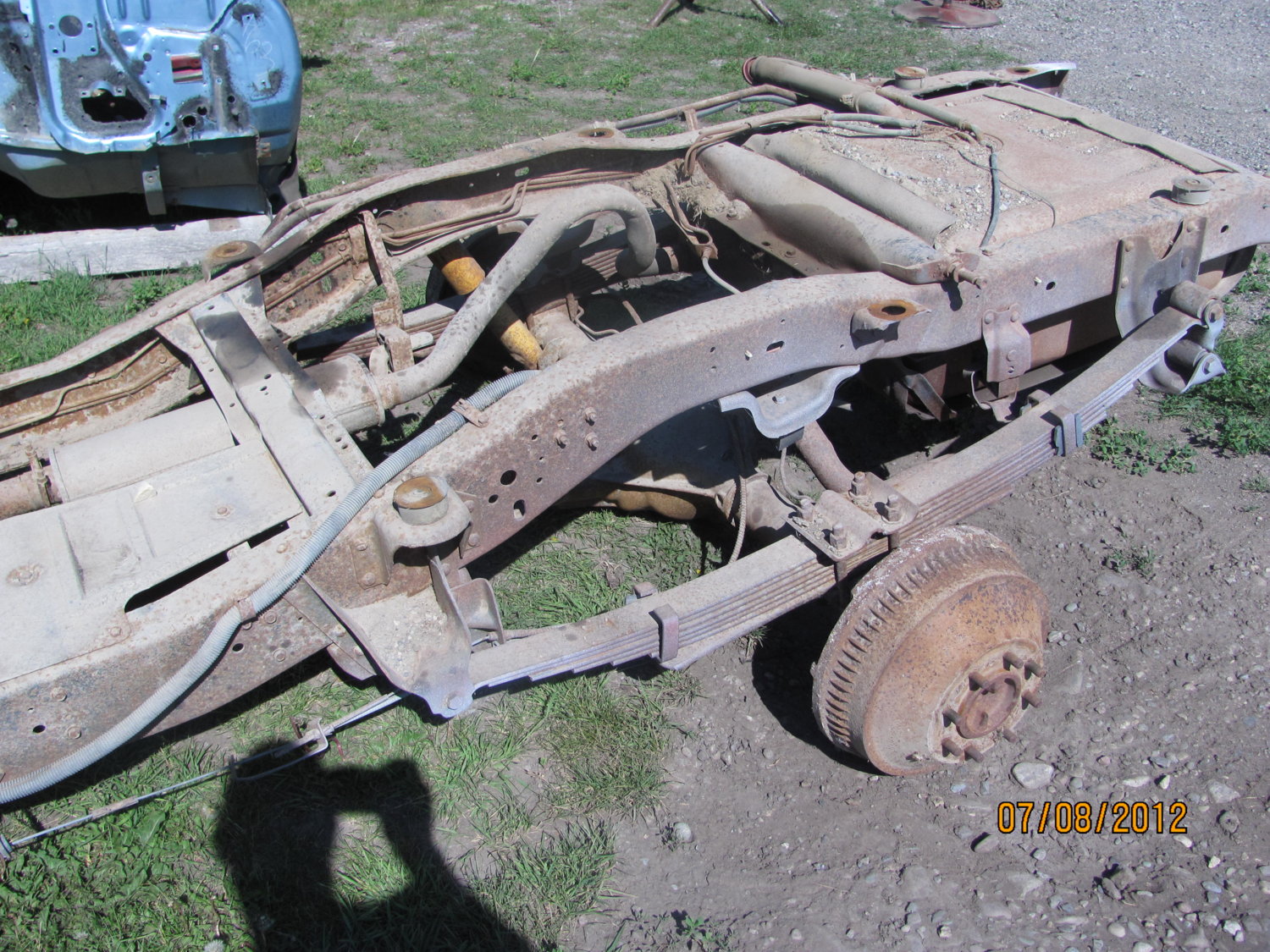 The 56" rear springs and all the 4x4 brackets needed to be removed from the wrecked frame, and installed on the 2wd frame