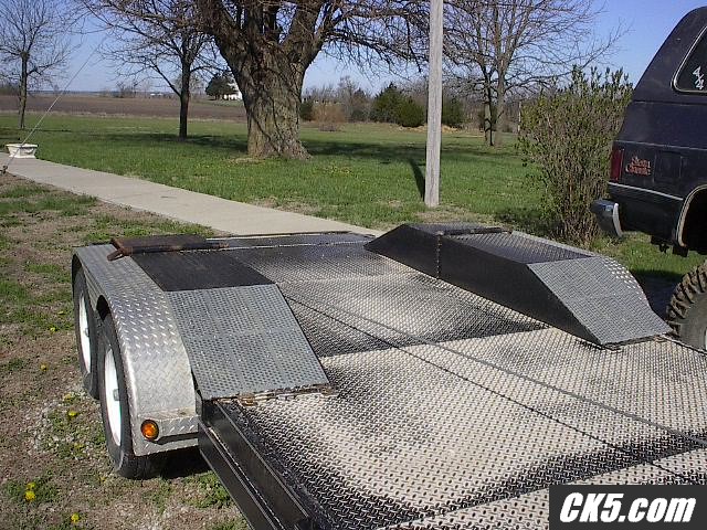 Trailer with dirive-overs