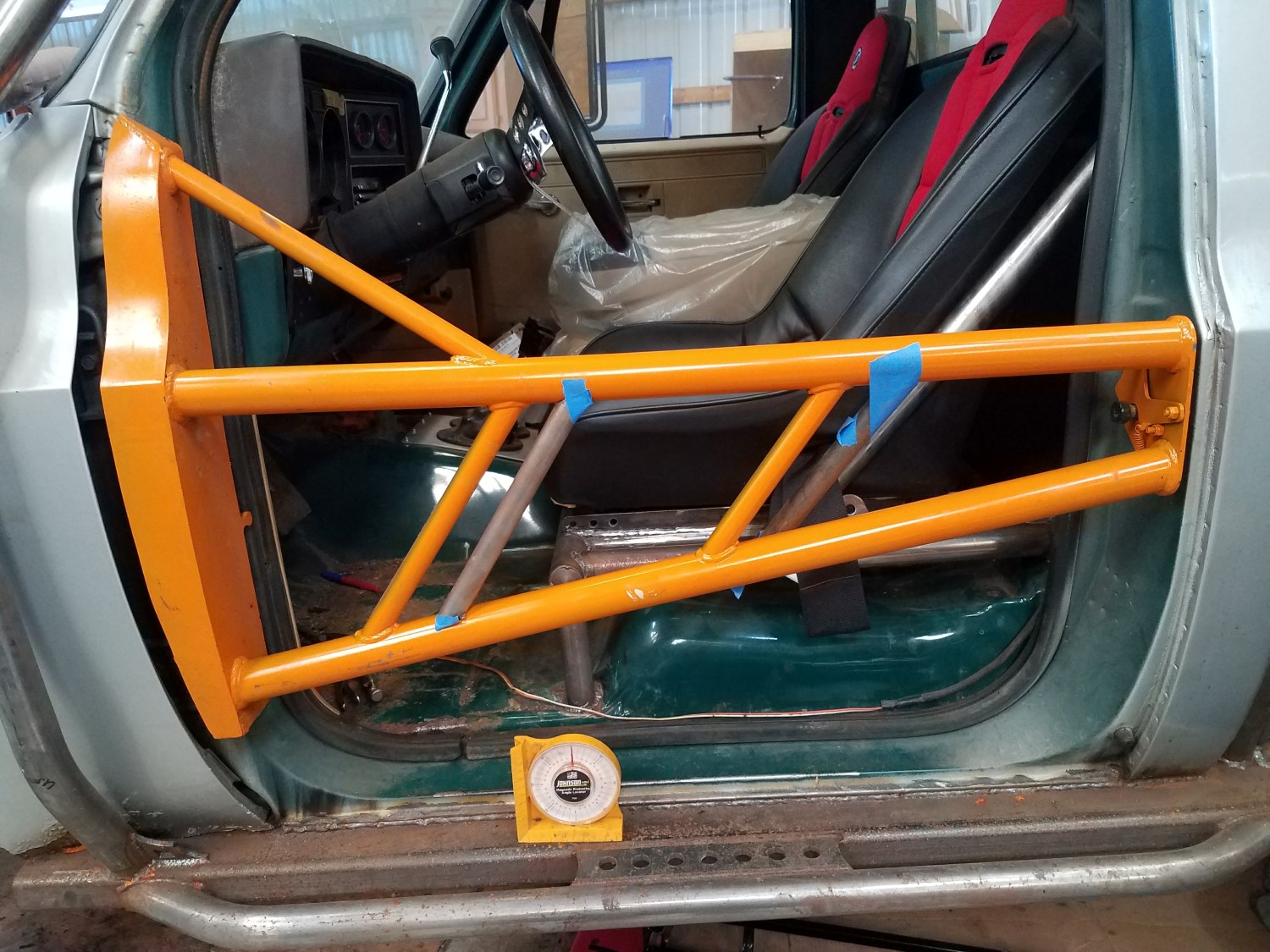 tube door