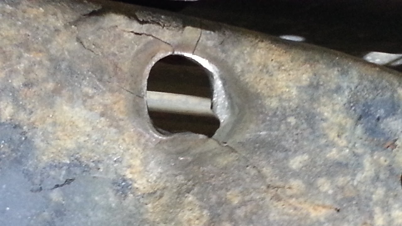 Typical cracks on rear shocks