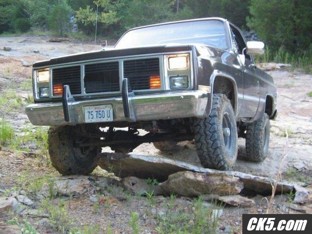 Wheelin in my 85 Jimmy