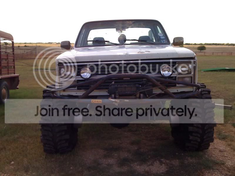 WhiteTruck022.jpg