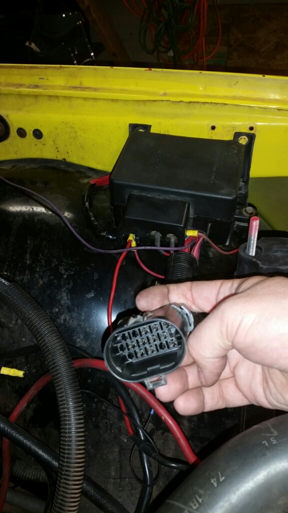 Underhood_fuse_block1.jpg