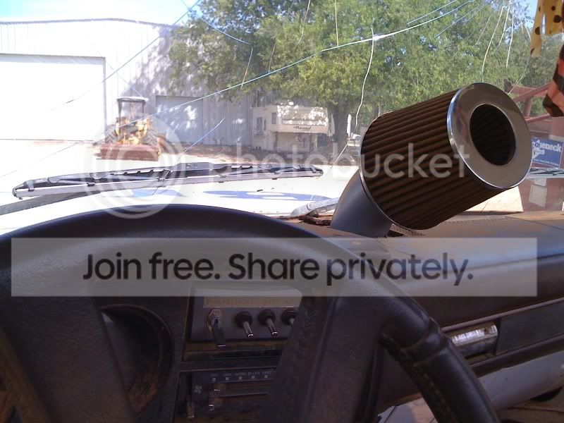 WhiteTruck002.jpg