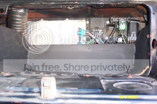dcp_4731cutglovebox.jpg