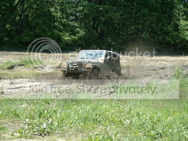 Jeep_in_hole.jpg