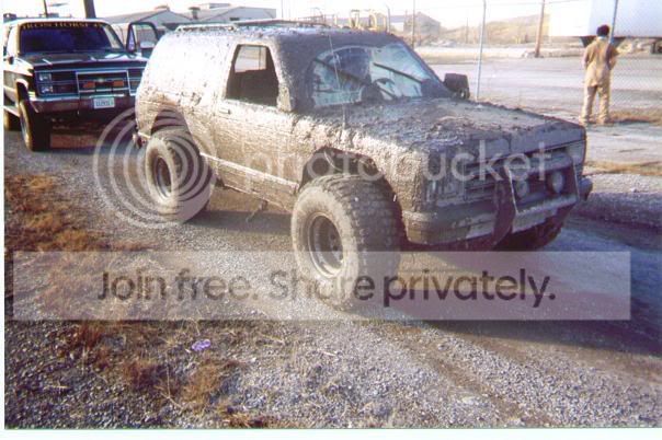 s10reddirtyatexitofclaypitswith3-3.jpg