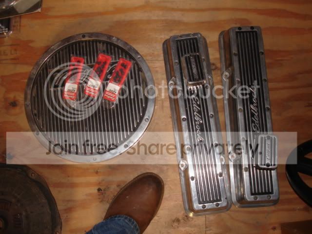 edelbrockvalvecoverset.jpg