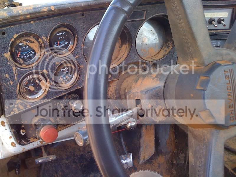 WhiteTruck006.jpg