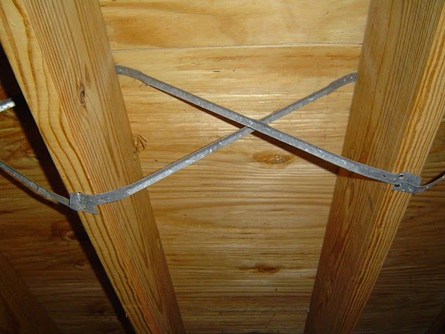 Floor_Joist_Cross_Bracing.jpg